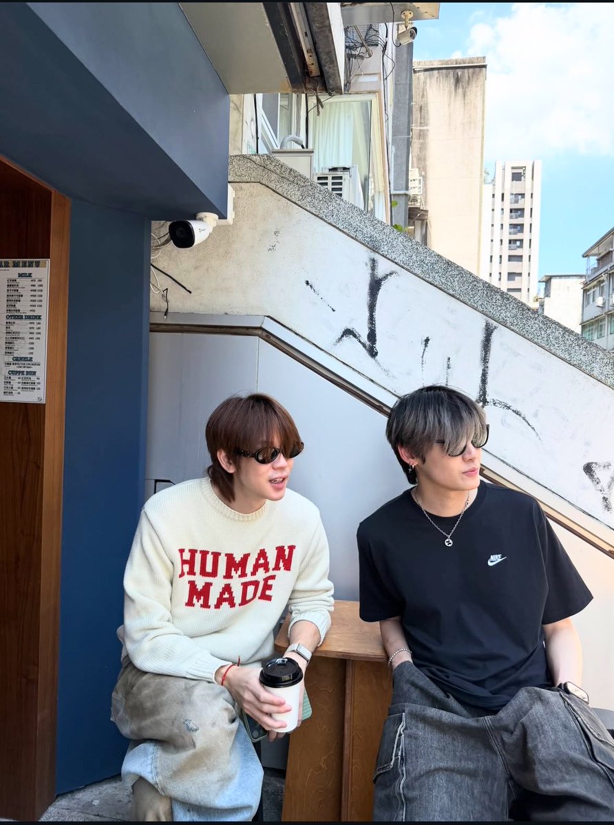 blingblingoppa's tweet photo. Every time I see BounPrem on a coffee date, I will think of how bb used to find it unusual to stay at a cafe for long hours but prem prem enjoys staying at the cafe for long hours to hang out with his friends/loved ones &amp; bb slowly learnt to appreciate it too🥺 https://t.co/NKvPRvMbVA
