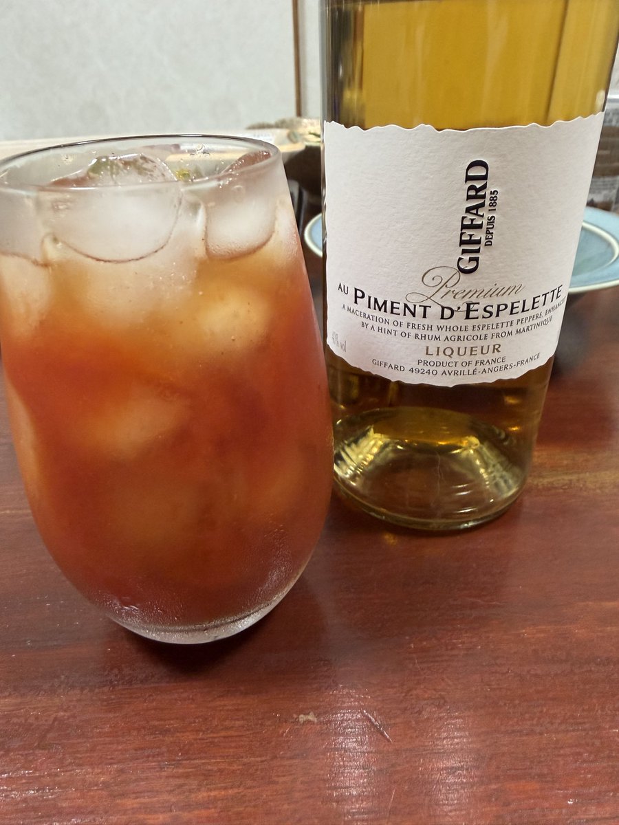 tanasay3's tweet photo. フランスの唐辛子リキュール🍸でブラッティマリーを格上げ。美味しい🤤 https://t.co/g2qJVcXXTk