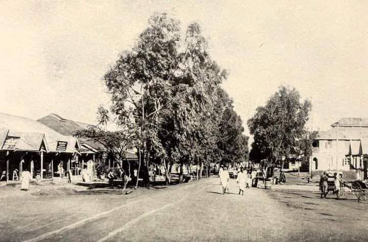 zoomafrika1's tweet photo. Here's an old photo of Nairobi from the 1900s. This was downtown Nairobi (CBD) 🇰🇪 https://t.co/SMkhW3vHVD