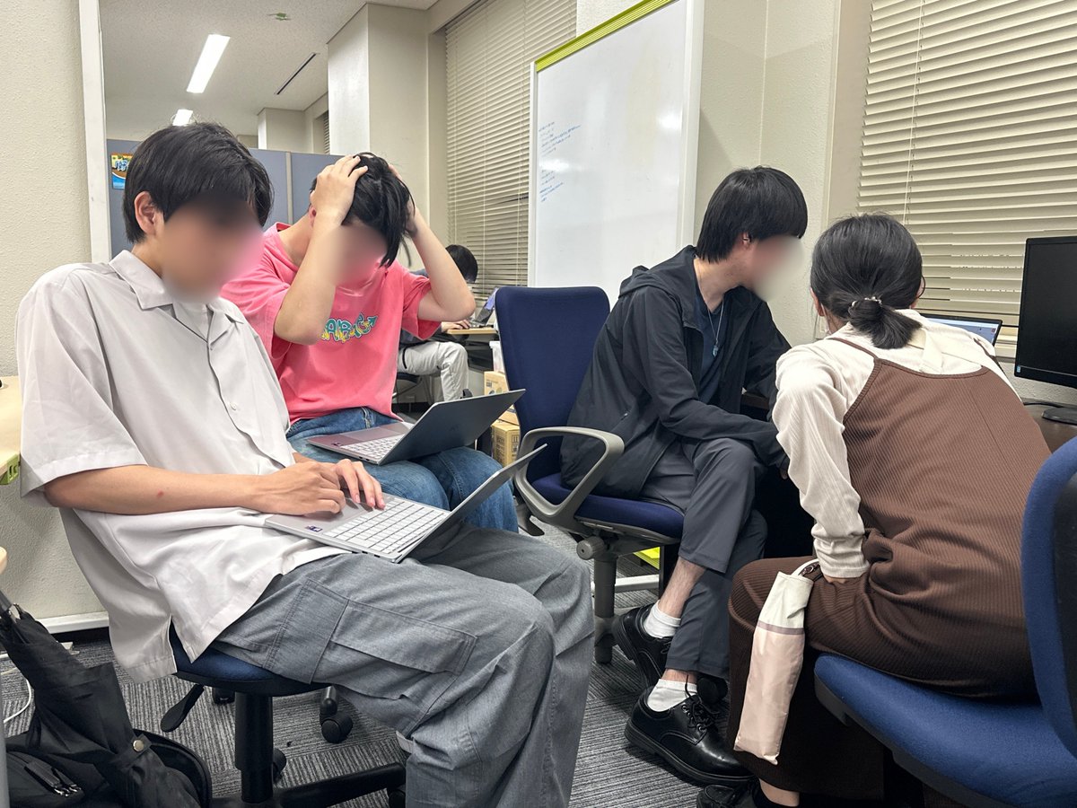 tugameproject's tweet photo. ◤ 各班勉強会紹介スタート！　#TUGC活動報告 ◢

毎週、各班の学びや活動をお届けします✨
第6弾は、「広報班」です！
—————————————————

広報班では、イベントやプロジェクトの魅力を伝えるためのデザインを学んでいます✨

現在は、
🎨 ポスター制作
💬 スタンプ・絵文字制作
📄 チラシ制作
を中心に、フォントや文字の大きさ、色彩、文章の配置、テーマに合わせたデザインなど、見やすく・伝わりやすい表現を勉強中です！

演習課題にも毎回取り組むことで、実践的な経験も積んでいます🖋️

デザイン編完了後は、続編として動画についても勉強する予定です！

これからも、より魅力が伝わる広報を目指して頑張ります🌟