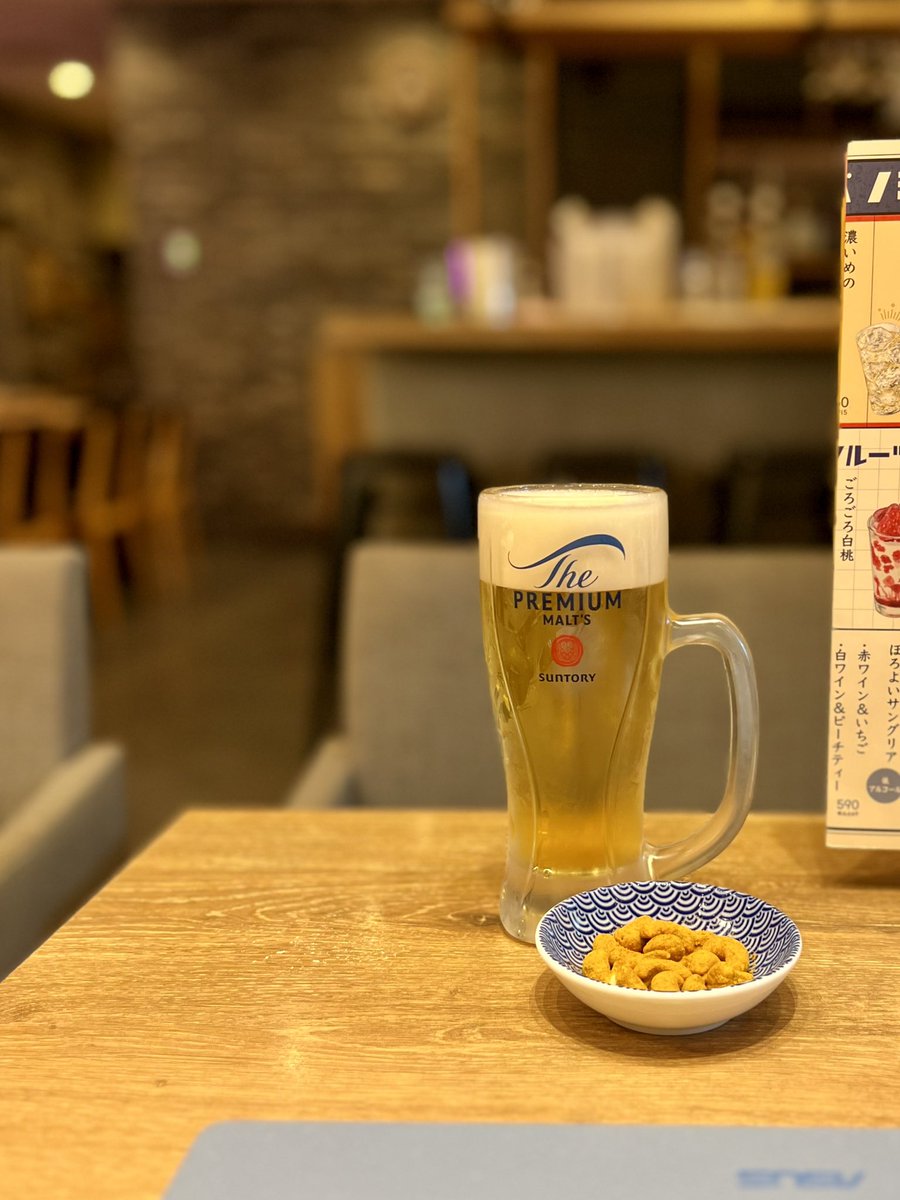 sirozo56's tweet photo. 第2四半期がスタート
今週も頑張っでぇ、俺
早よ帰って寝よ
#ステーションバー
#今夜も都会の片隅で
#俺にとってのハッピーセット https://t.co/DziPJkB9m7