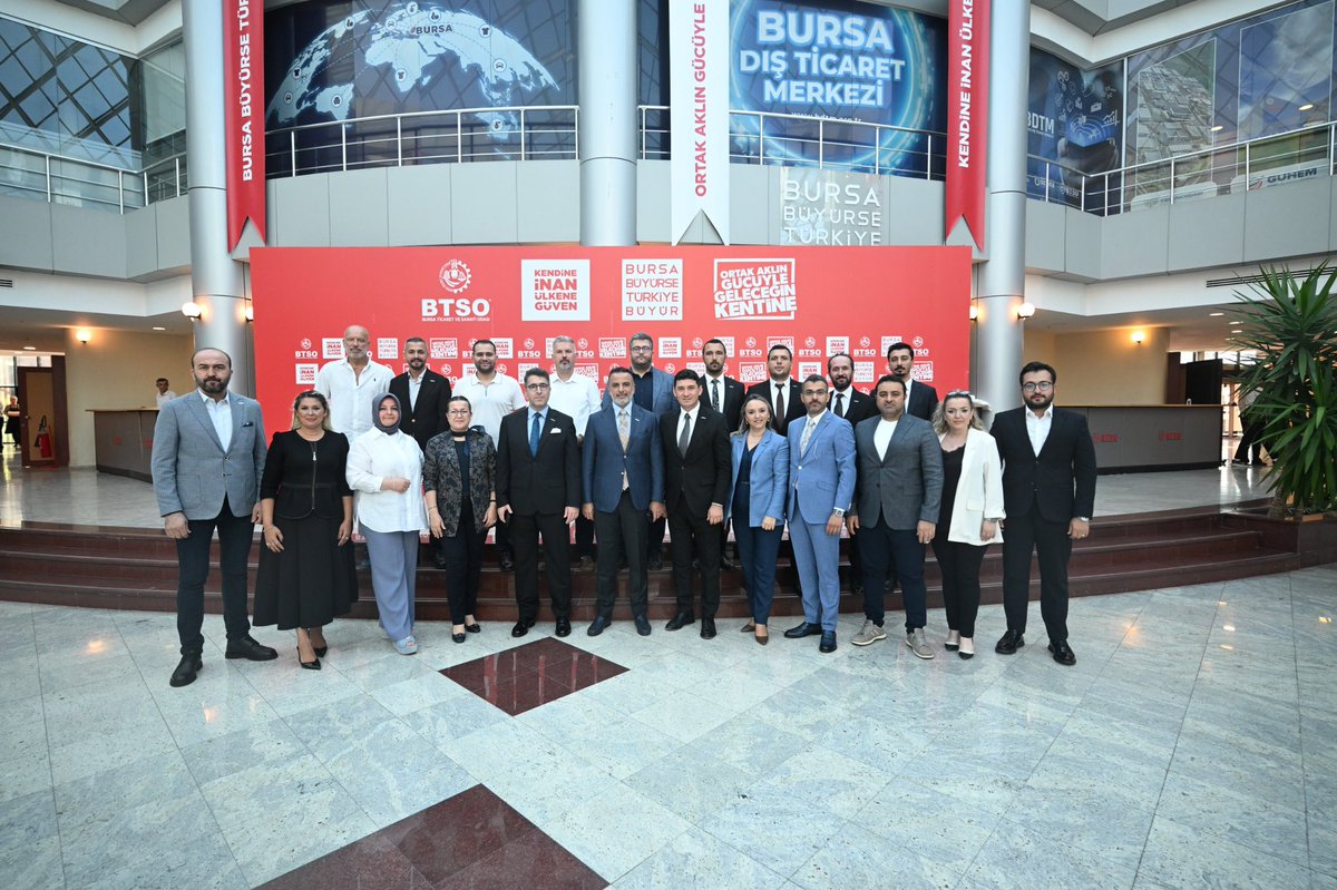 orhanaydin's tweet photo. Bursa Ticaret ve Sanayi Odası Yönetim Kurulu Başkanı Sn. İbrahim Burkay’ın ev sahipliğinde sektörün çok değerli isimleriyle Bursa Tekstil sektörünü konuştuk. 

Bursa’mızın ekonomik vizyonuna ve tekstil sektörüne yön verecek hedeflerin ve projelerin paylaşıldığı programın şehrimiz, iş dünyamız ve ülkemiz adına hayırlı olmasını diliyor, emeği geçenlere ve bir birinden değerli tüm katılımcılara teşekkür ediyorum.

Ayrıca yaklaşan BTSO seçimlerinde İbrahim Burkay başkanımıza başarı temennilerimi iletiyor, çalışmalarında üstün muvaffakiyetler diliyorum. @ibrahim_Burkay