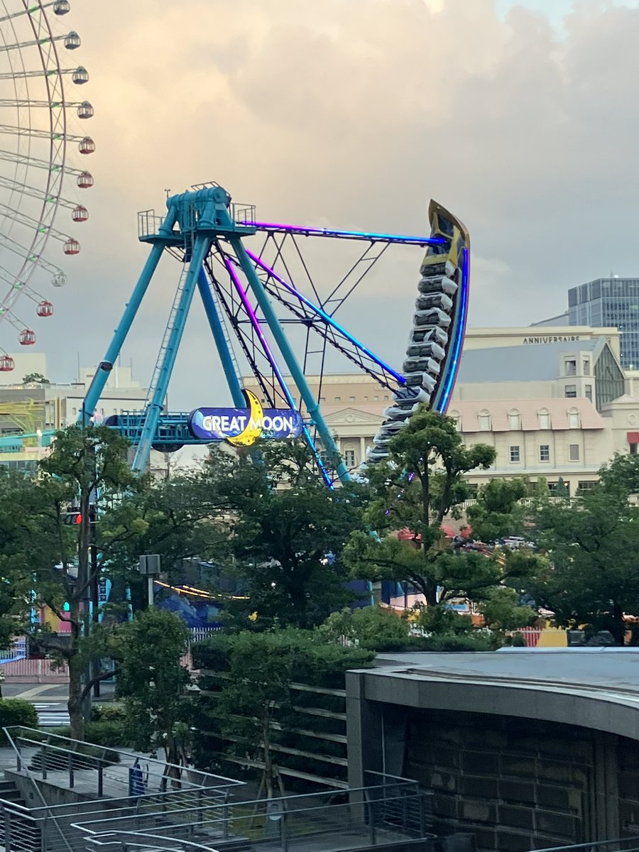 waltwotaku's tweet photo. コスモワールドのグレートムーン、思ったよりもデカくて角度が急。
LED？の装飾もくっきりしていて綺麗 https://t.co/SdJbMKC3DK