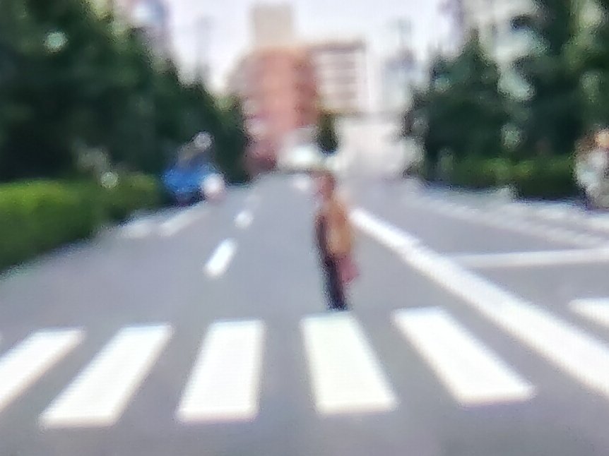 kogetsu_aki's tweet photo. 当たり屋ですか？
自〇志願者ですか？

赤で横断+ど真ん中で立ち止まるババアのせいで急ブレーキ。車載してる荷物滅茶苦茶…。

クラクション+窓開けて怒鳴ったら、無言で助手席窓まで来て無言で去っていった。謝罪は？故意か？

今年はじめて怒鳴った出来事。

(東京都北区) 中里三丁目 交差点 https://t.co/mQ6sOFBHSE