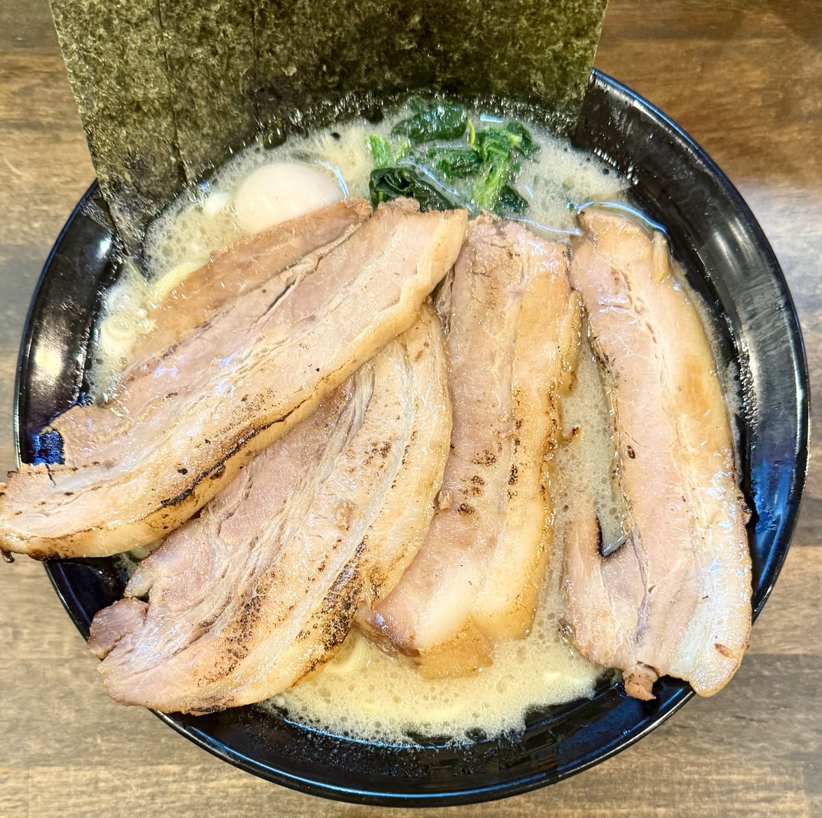 himadog's tweet photo. 夜ラーの暁家さん🍜

豚骨醤油らーめん
チャーシューTP
ラーパス麺大盛

定期的に欲しくなる🍜 https://t.co/juaoDzM4lY