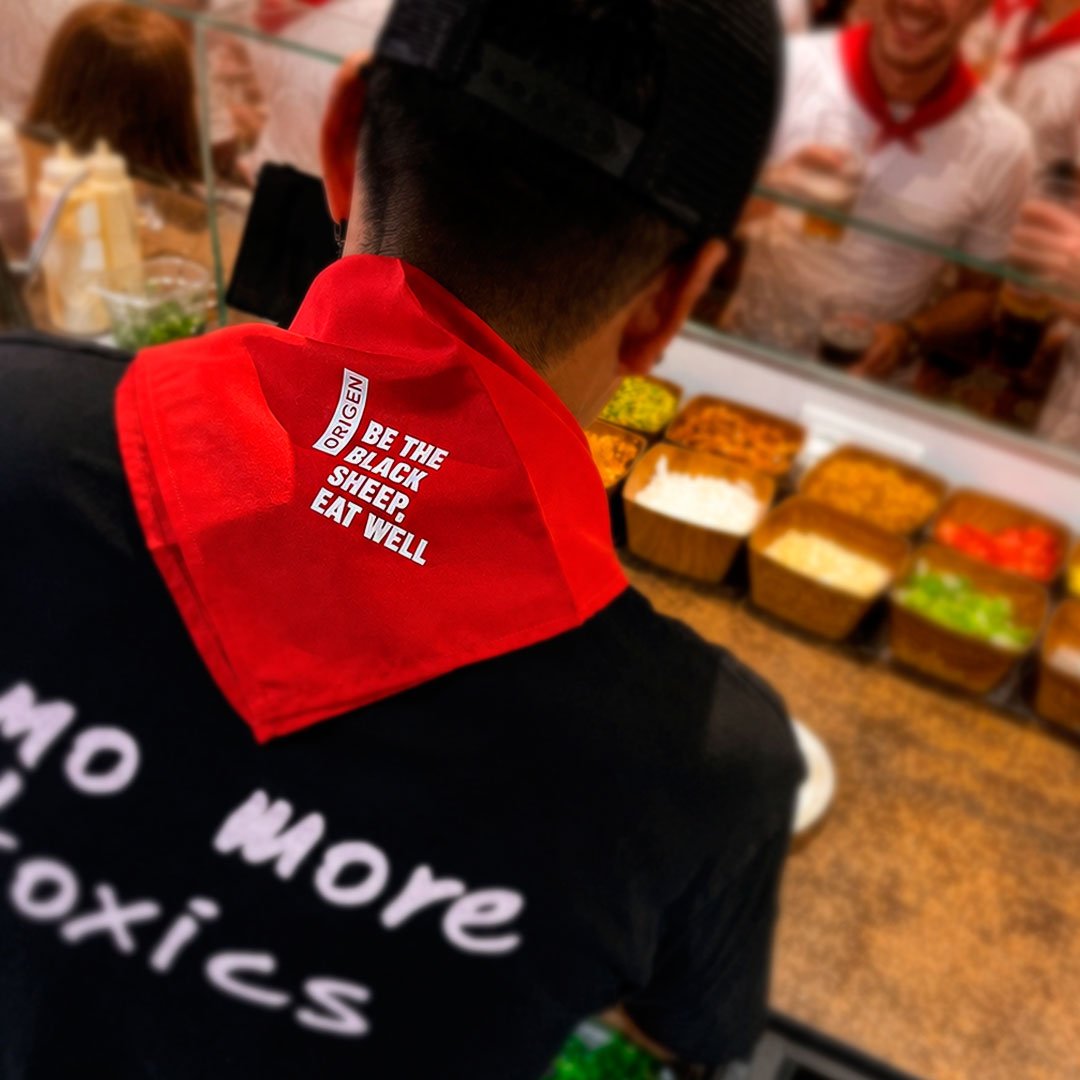 lady_moustache's tweet photo. Para Origen Real Food hemos llevado a la calle una campaña pensada para San Fermín: abanicos, merchandising y soportes promocionales para recordar que también en fiestas se puede comer bien.

Una acción fresca, directa y muy de Pamplona para quienes prefieren salirse del rebaño. https://t.co/PstBGewMQi