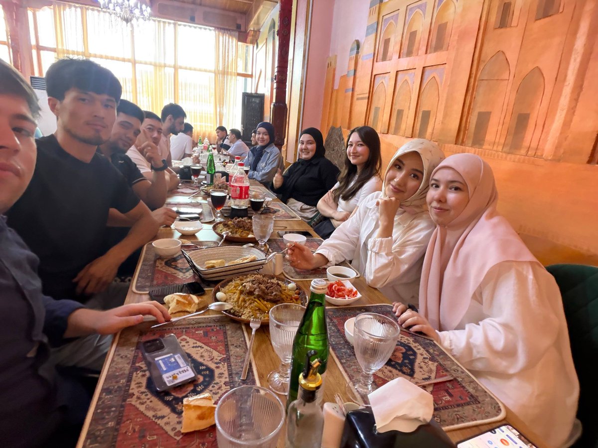 Azamat0925's tweet photo. Hamkasblarni boʻyniga arqon taqib olib keldim(eshitishmagan ekan bu joyni).
Nasib yana koʻp keladigan boʻldik.
@ruzikulova_g @samzigirosh https://t.co/VHG2OlsaTG