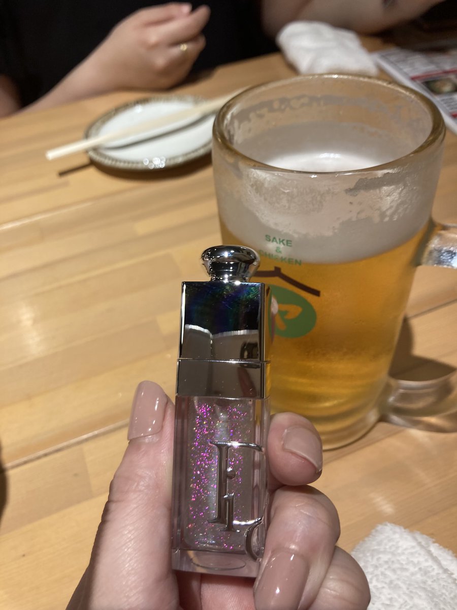 yoidoremoris's tweet photo. マブから���い女アイテムを誕プレで頂いた😭なお、背景まではいい女になれず酒カス https://t.co/qdvEi0rXiy