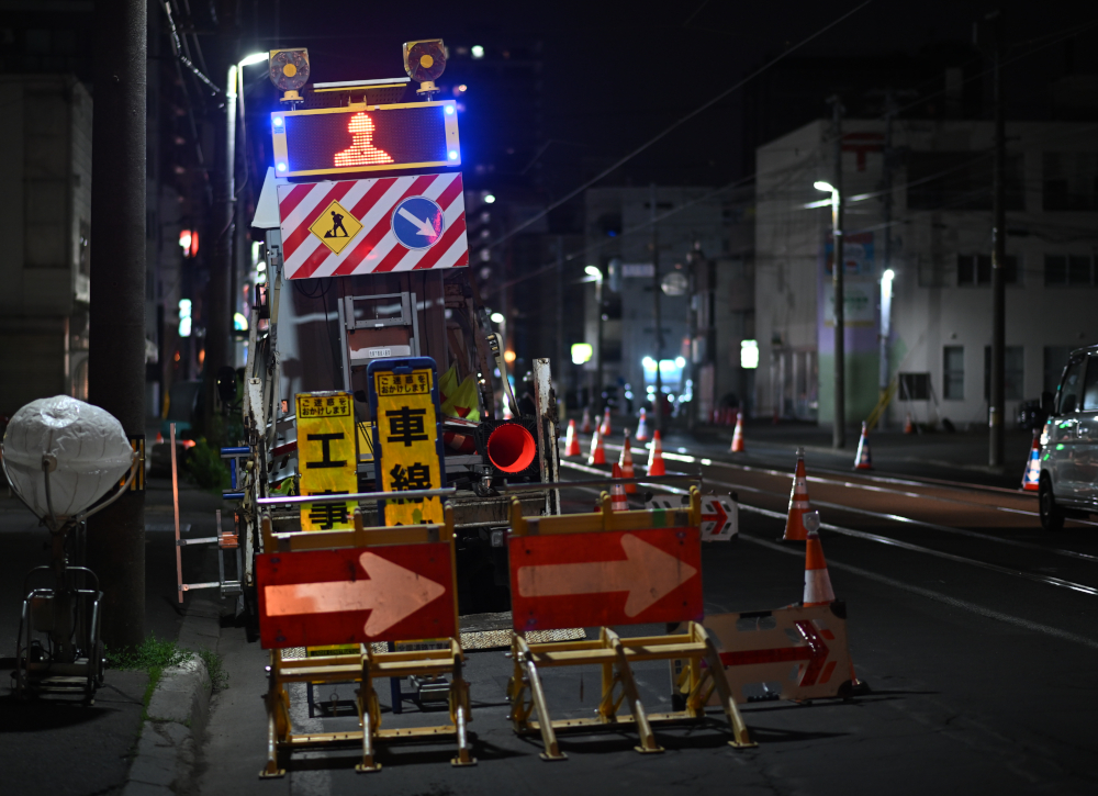 razoku6's tweet photo. 暗くなっても徘徊しております　マトモっぽいひとは作業の方とか犬の散歩の方とか夜のお仕事の方ですね https://t.co/wg6zd6NzCu