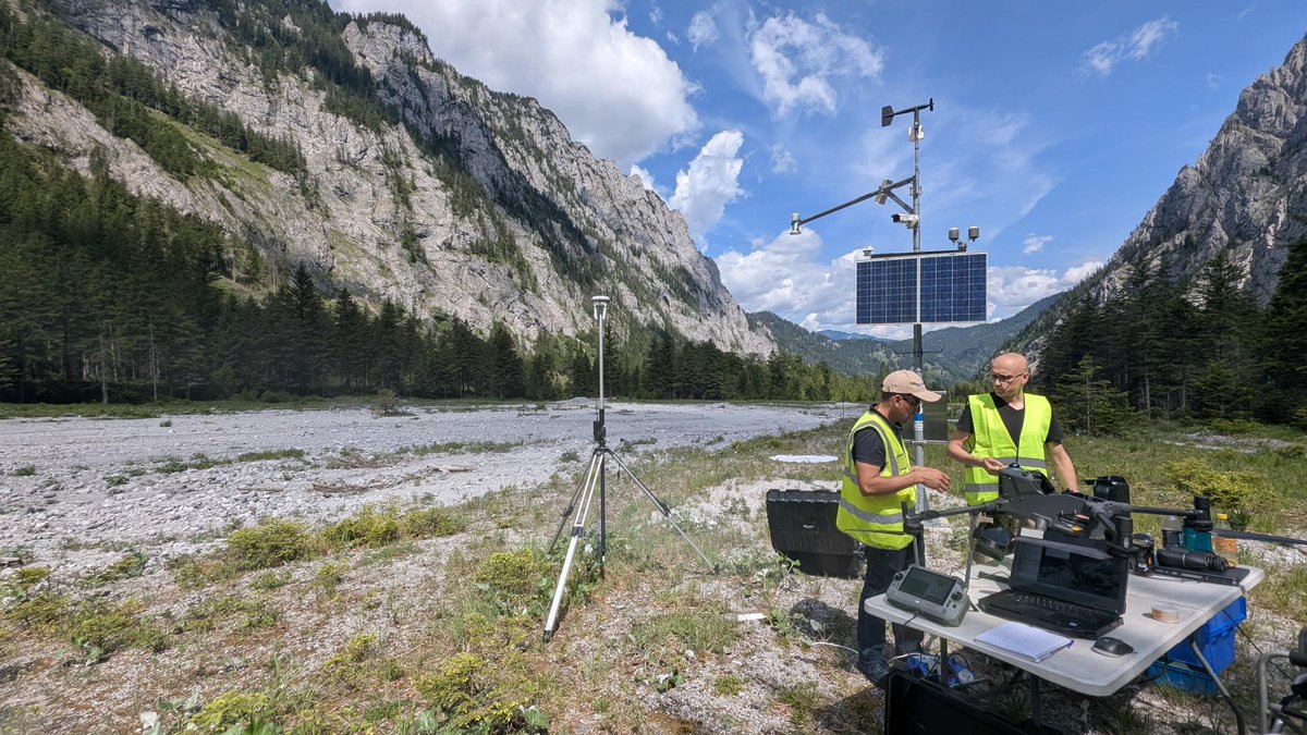 CATECTechCenter's tweet photo. ♻️ ¡Seguimos avanzando en el proyecto @NatureDEMO!

🏔️ Un equipo de profesionales de #CATEC llevó a cabo del 8 al 13 de junio una campaña de vuelo y monitoreo con #drones #UAS en tres regiones de los #Alpes austríacos en el marco del proyecto europeo NATURE-DEMO. https://t.co/30ebulwd5s
