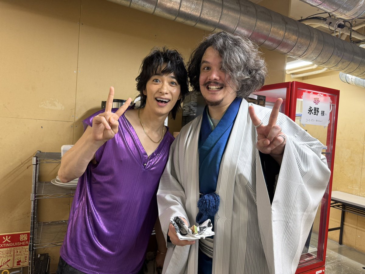 LIVEBUZZ897's tweet photo. 【ステージオフショット】
戸塚さんと鳩太郎師匠
#ライブバズ https://t.co/kl4MZPkCub
