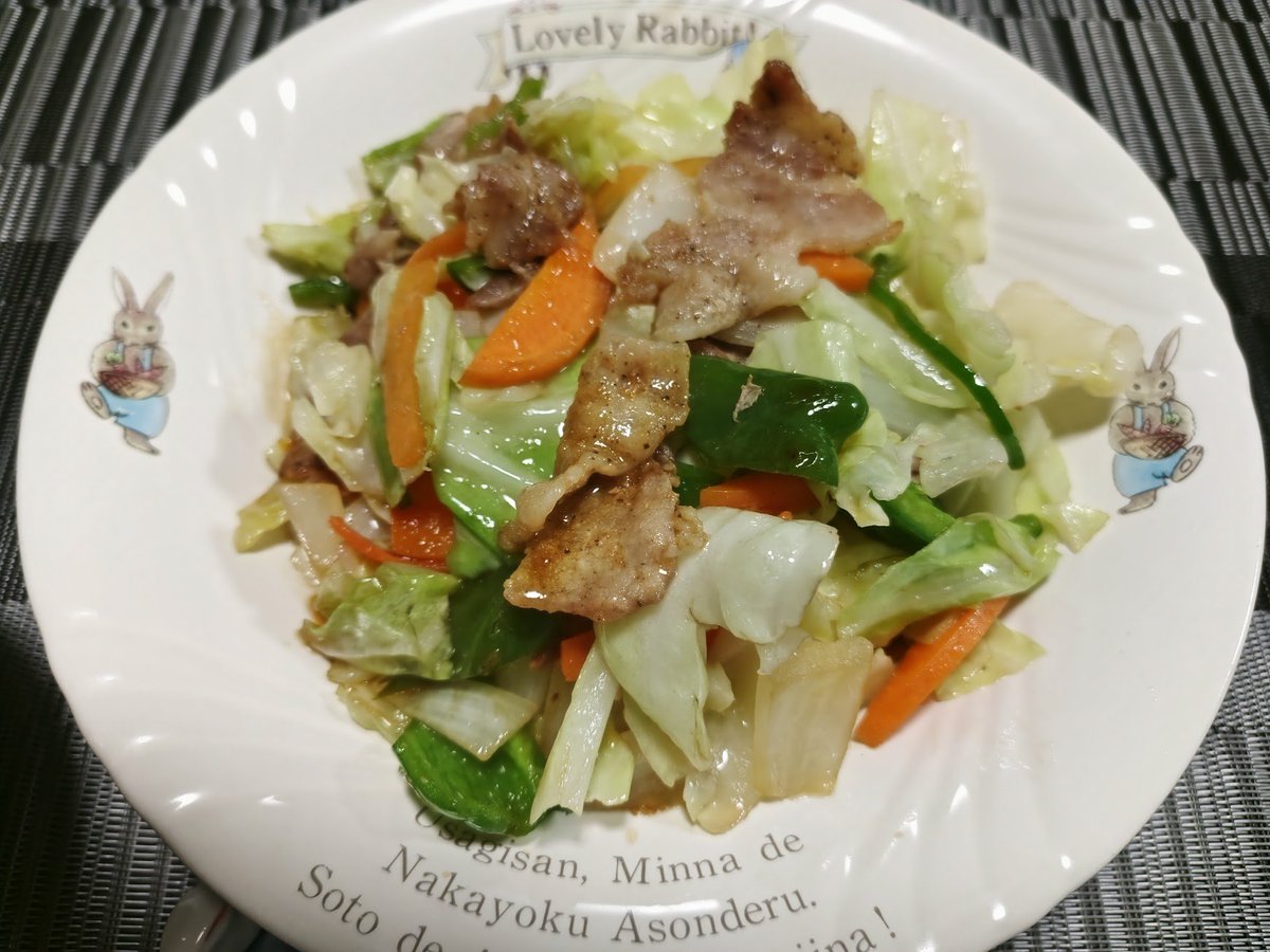 haskaop's tweet photo. 本日の夕食。野菜炒めになりました。
お肉にしっかりとした味を付けて、全体は鶏がらとオイスターソースと酒などでうっすらと。
キャベツの自然な甘みを感じられます。

#自炊 #おうちごはん https://t.co/PDtKvs9woW