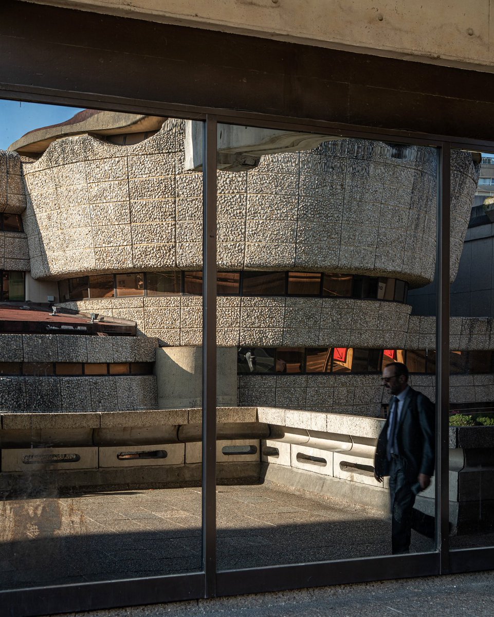 Dee_Floki's tweet photo. The brutalist architecture of the former Caisse d'Épargne (Savings Bank) in the Mériadeck district of Bordeaux, France. https://t.co/PNTL8NrDq6