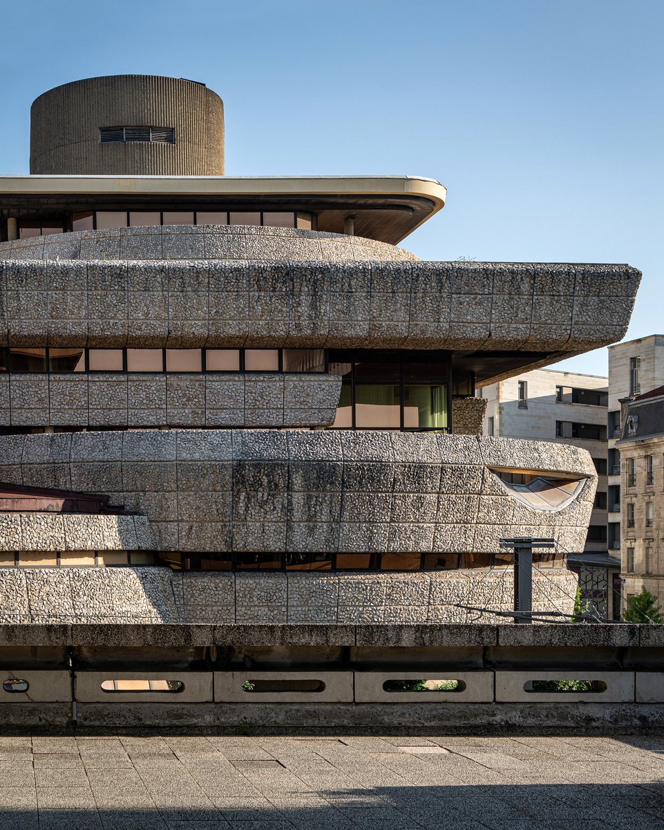 Dee_Floki's tweet photo. The brutalist architecture of the former Caisse d'Épargne (Savings Bank) in the Mériadeck district of Bordeaux, France. https://t.co/PNTL8NrDq6