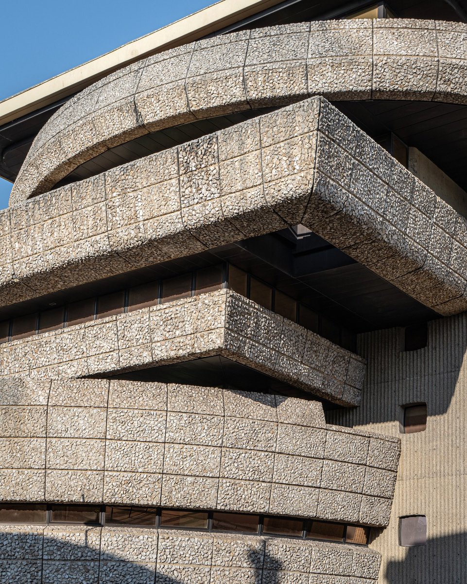 Dee_Floki's tweet photo. The brutalist architecture of the former Caisse d'Épargne (Savings Bank) in the Mériadeck district of Bordeaux, France. https://t.co/PNTL8NrDq6