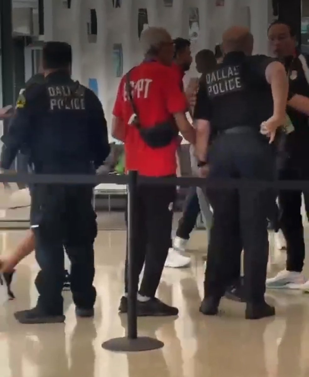 GivingMinez's tweet photo. @shaunking Racist pos actually reached for his gun. https://t.co/BkPh9tq7Wz