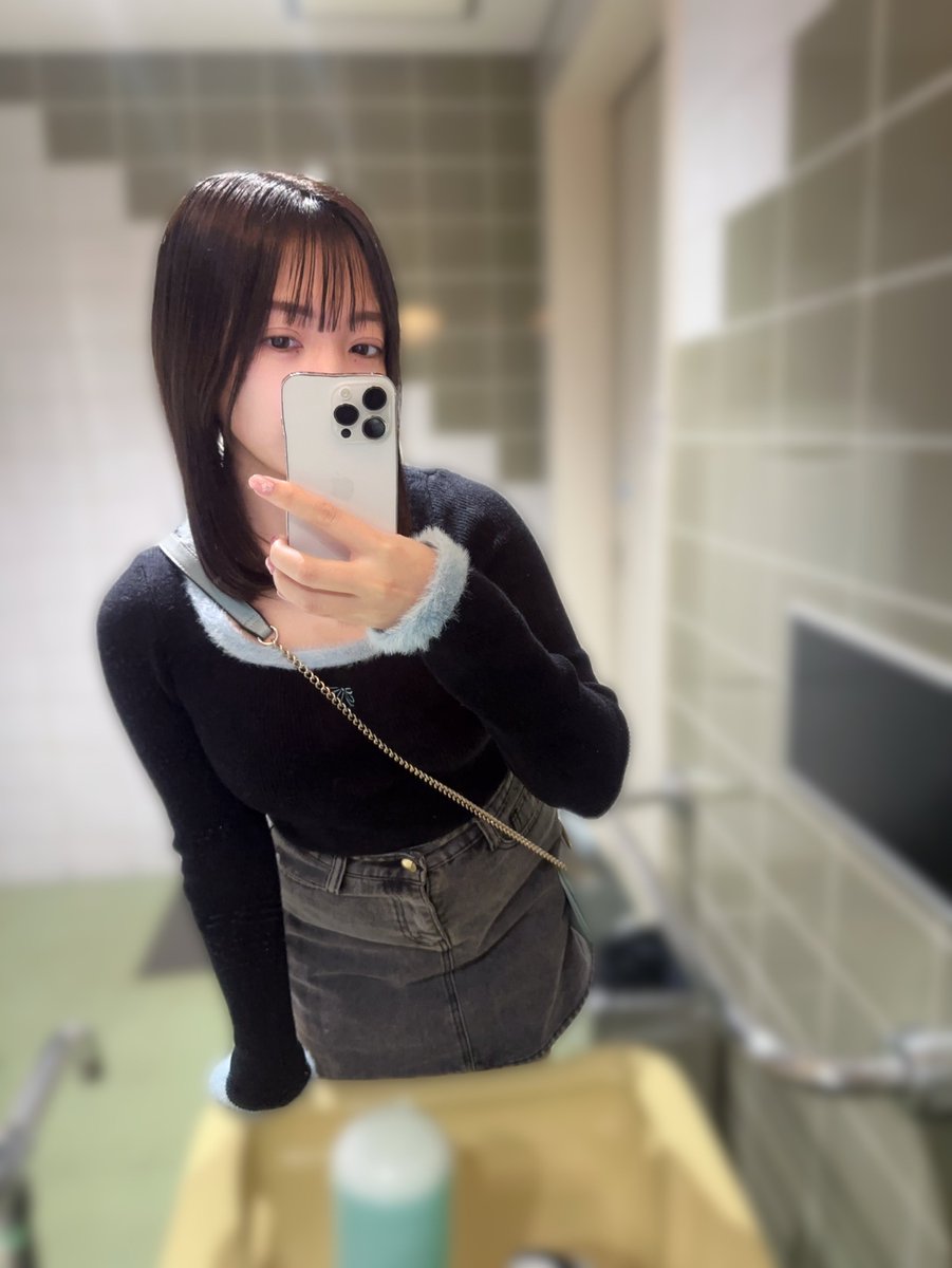 Hin_aaa00's tweet photo. 太ももがすべすべなのが強みなんだけど、他の投稿の部位と比べたらみんなどこが好き？ https://t.co/Tbz2JMUEjk