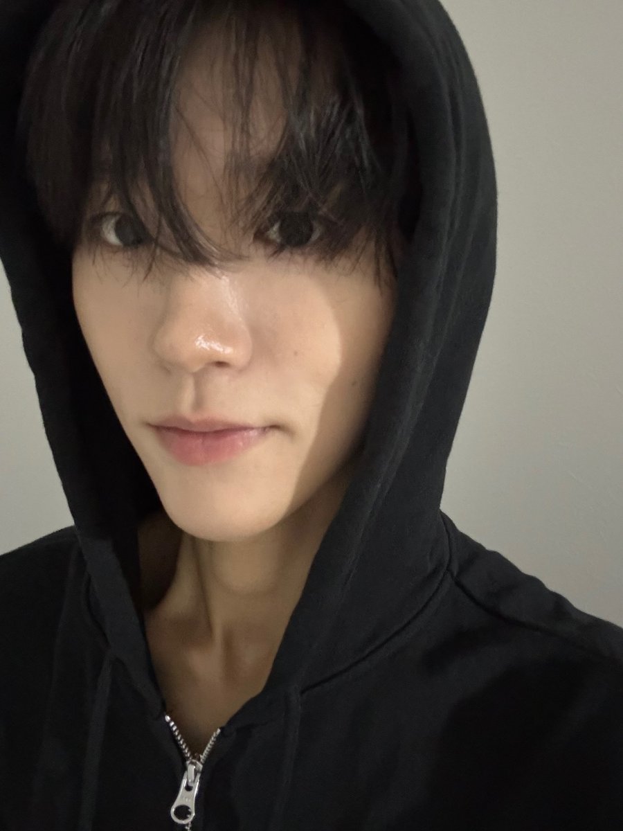 jujoou_2's tweet photo. 존나 잘생겼네ㅋㅋㅋㅋ https://t.co/wNTyZztiEw