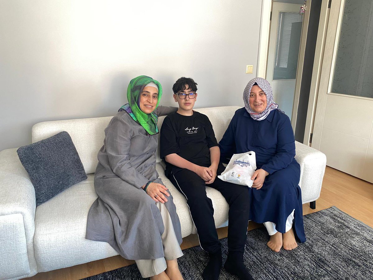 arifegumus25's tweet photo. Geleceğimizin teminatı olan çocuklarımızı ziyaret ederek güzel anlar paylaştık.

Onların içten gülümsemeleri ve neşeleri, bizlere umut verdi. Rabbim bütün evlatlarımızı sağlıkla, huzurla ve başarıyla büyümeyi nasip etsin. https://t.co/4p13bpNgRz