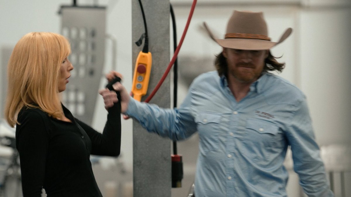 lilapits's tweet photo. you don't insult beth or put your hands on her and expect rip wheeler not to make your face meet the floor https://t.co/6jFWSmpli5