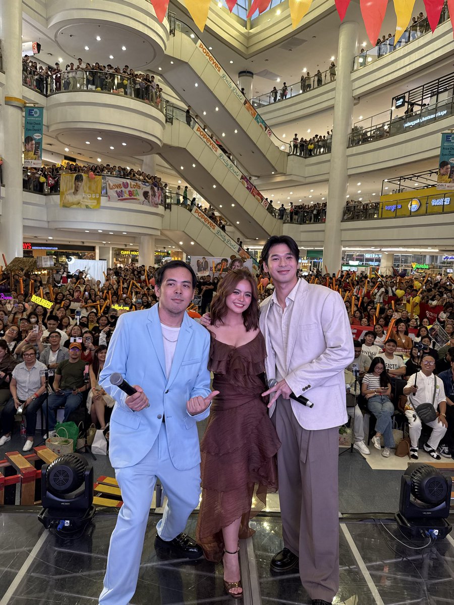 StudioVivaPH's tweet photo. The love is overflowing! 🥹💛 WilBea, Direk Victor, and Migo—all in one frame! ✨

Love U Lots Grand Media Conference is happening now here at Robinsons Place Manila!  

LOVE U LOTS this July 24 streaming only on Viva One.

#LoveULots
#BeaBinene
#WilbertRoss
#WilBea
#StudioViva https://t.co/rv81Mdd9pm