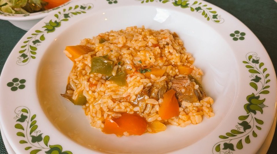latina_sama's tweet photo. 東京の自由が丘にあるハンガリー料理レストラン「キッチン カントリー」の、夏季限定の冷製さくらんぼスープが本当におすすめです！初めて飲んだときに一瞬で好きになり、今年もまた来ました。
他の料理も美味しいものばかりなので、ぜひ行ってみてください！この冷製スープは9月末までです。 https://t.co/0ZPmLlyvDM