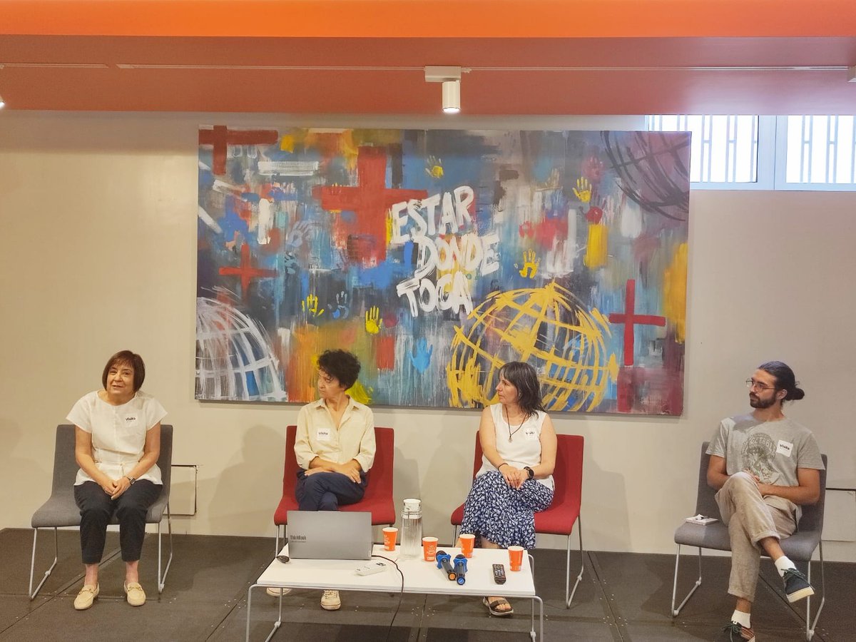 fvidasostenible's tweet photo. El 25 de junio presentamos "Raíces nativas, alas vivas" en una jornada de @CruzRojaEsp sobre renaturalización. Compartimos experiencias y conocimos avances en neutralidad climática junto a @RewildingSpain_. ¡Gracias por la invitación! 🌱 

#Renaturalizar #COmpensa2 https://t.co/ZzsDxfS4nW