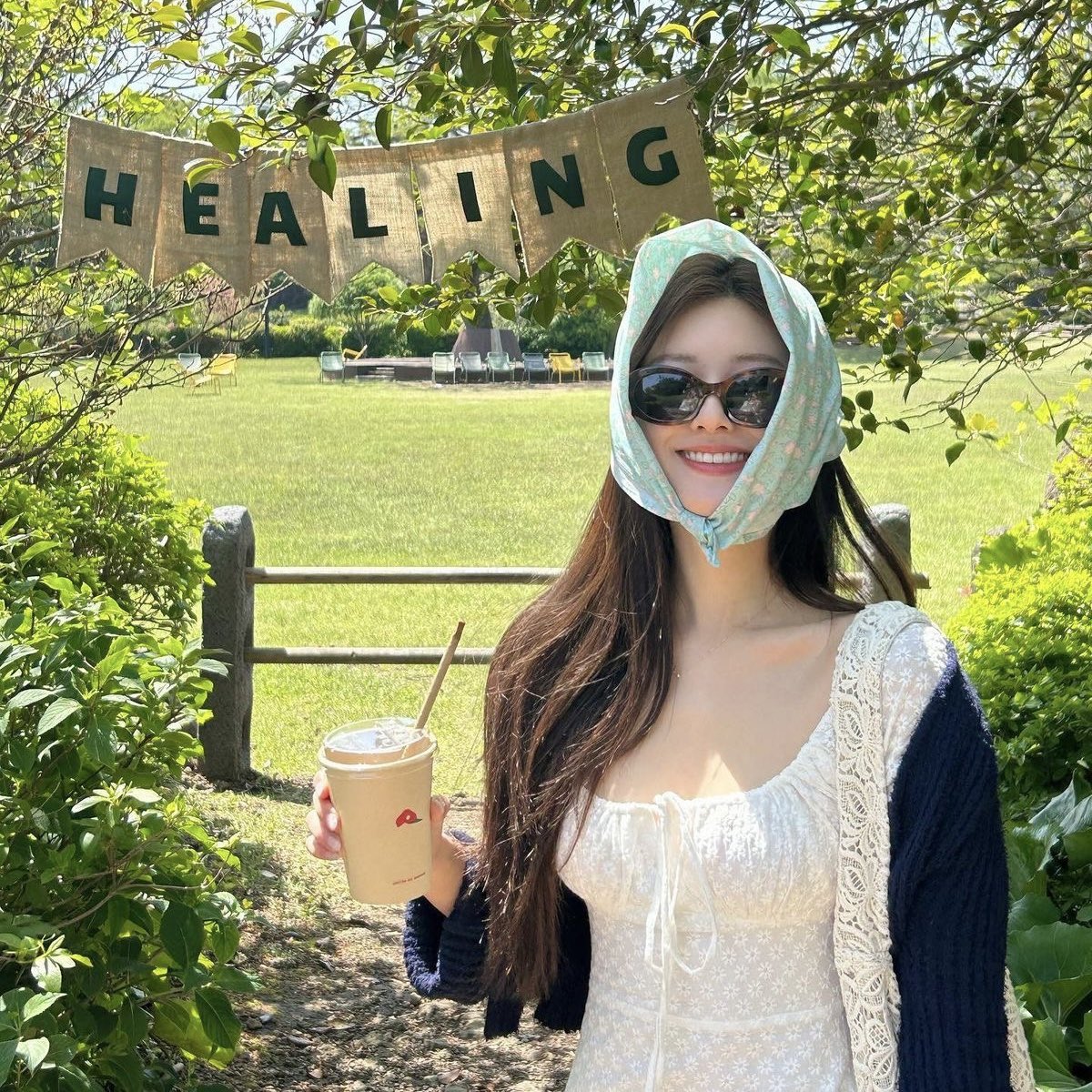 kuronadine's tweet photo. beberapa foto yang setelah sekian lama akhirnya keluar dari hp muggle jelek ini. with the best person, the prettiest angel i’ve ever known. no words can express how grateful i am to be able to know you. bahagia terus dimanapun kamu berada, cantikku. 🩷 https://t.co/4msMFRHVaw