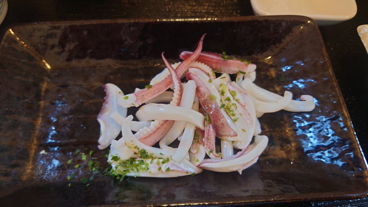 k_tmatsu's tweet photo. 久々に日本海までドライブ🛻💨
🦑イカ食べて🎣釣りもして来た
スズキのちっちゃいやつかな？2匹だけ😁 https://t.co/MQXZjTWqmf