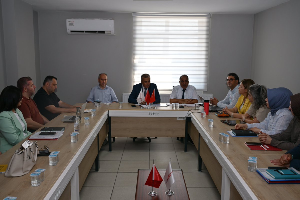 bursailmem16's tweet photo. İl Millî Eğitim Müdürümüz Gürhan Çokgezer’in başkanlığında, AR-GE Birimi değerlendirme ve koordinasyon toplantısı gerçekleştirildi. 

Toplantıda, yürütülen çalışmalar kapsamlı bir şekilde değerlendirilirken, planlanan faaliyetler üzerine görüş alışverişinde bulunuldu. Önümüzdeki döneme ilişkin hedefler ve koordinasyon süreçleri ele alınarak izlenecek yol haritası değerlendirildi.

@tcmeb @Yusuf__Tekin @GurhanCokgezer #bursamem