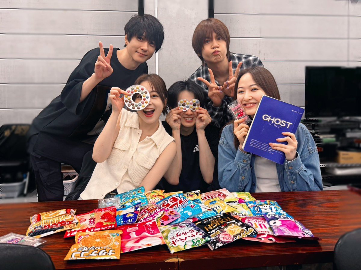 Kenji_Staff's tweet photo. 浦井です！
「GHOST」、お稽古も順調に進んでます！不思議と心身ともに覚えているものですね！
素敵な面子です！

#星風まどか
#竹内夢
#鈴木拡樹
#太田基裕
#GHOST https://t.co/KlYU61mdo4