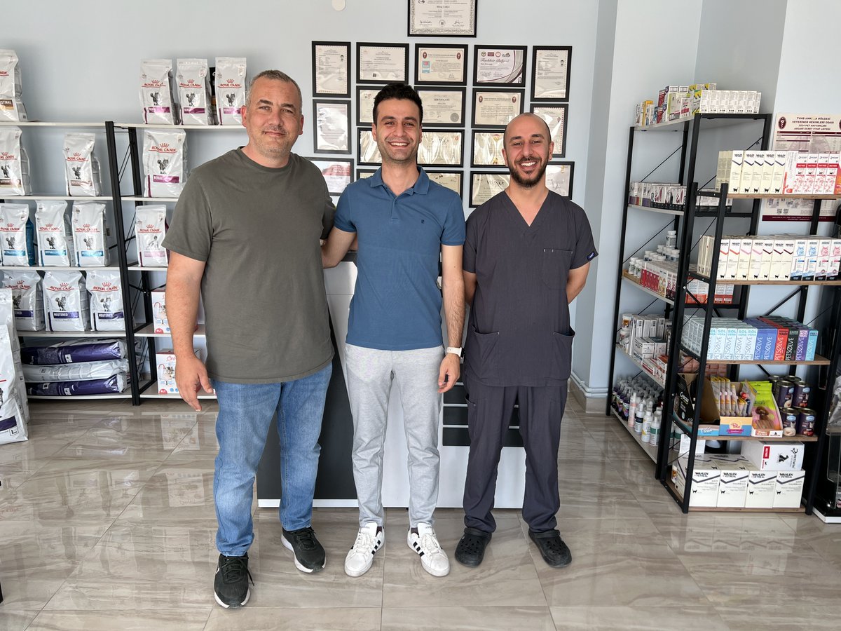 ankaravho's tweet photo. Oda Başkanımızdan Meslektaşlarımıza Ziyaret - https://t.co/XHIAz2DGU5 https://t.co/qrWvYCAk1Y