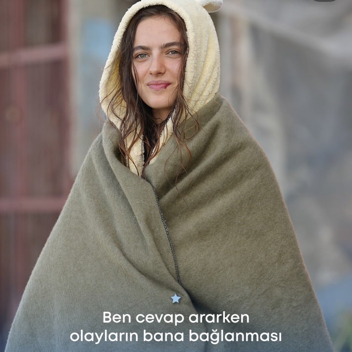 maviiaskina_'s tweet photo. ELENİYE ŞAHSİ BODY GARDLIK YAPAMAYA BAŞLADIĞI EVREN😎🤏🏻 https://t.co/E001O81E1y