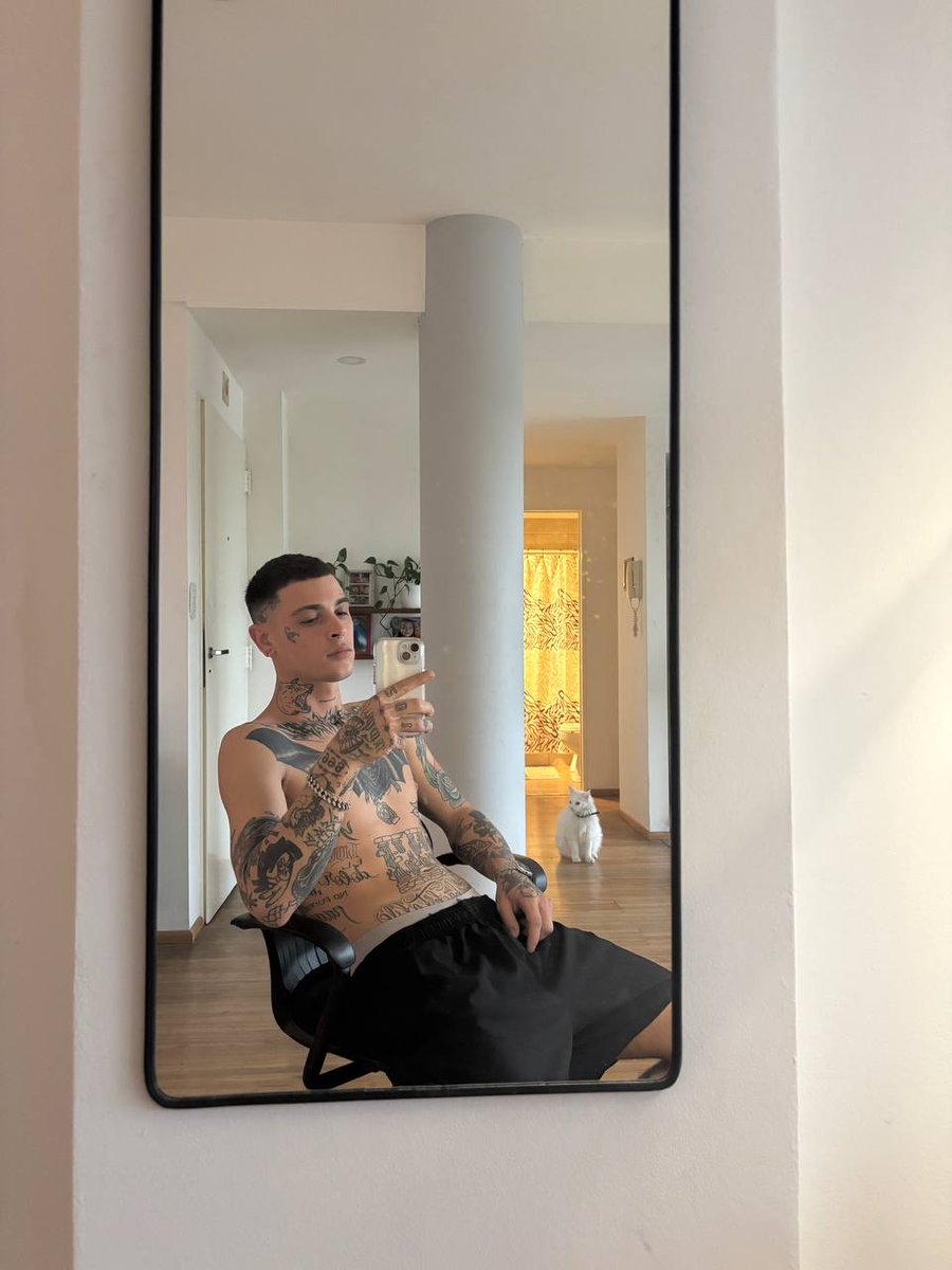 captainatfck's tweet photo. Just sittin im horny asf rn! https://t.co/Olfs1aZ35q
