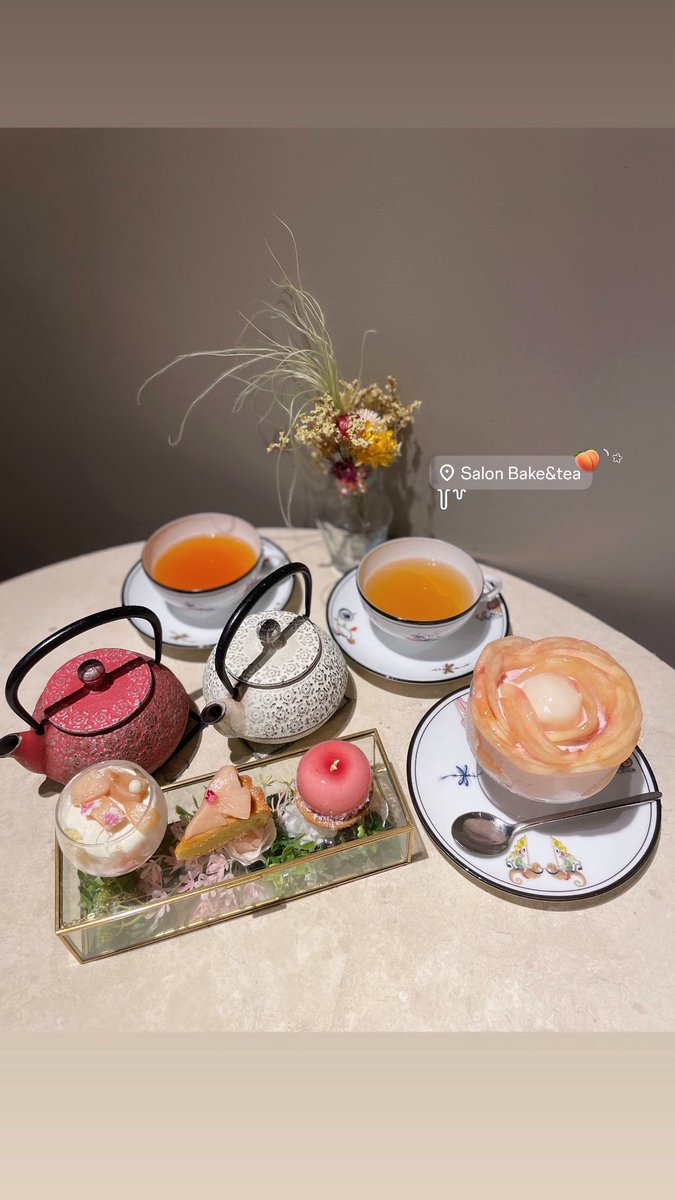 sinamo_sota's tweet photo. 📍 SALON BAKE&amp;TEA 新宿

ここパフェが人気だけど、平日限定のスイーツセットもおすすめ✨
桃のシーズンが個人的に1番好きなんだけど、今季もう始まってた！🍑💕 https://t.co/pGksk2OKC3