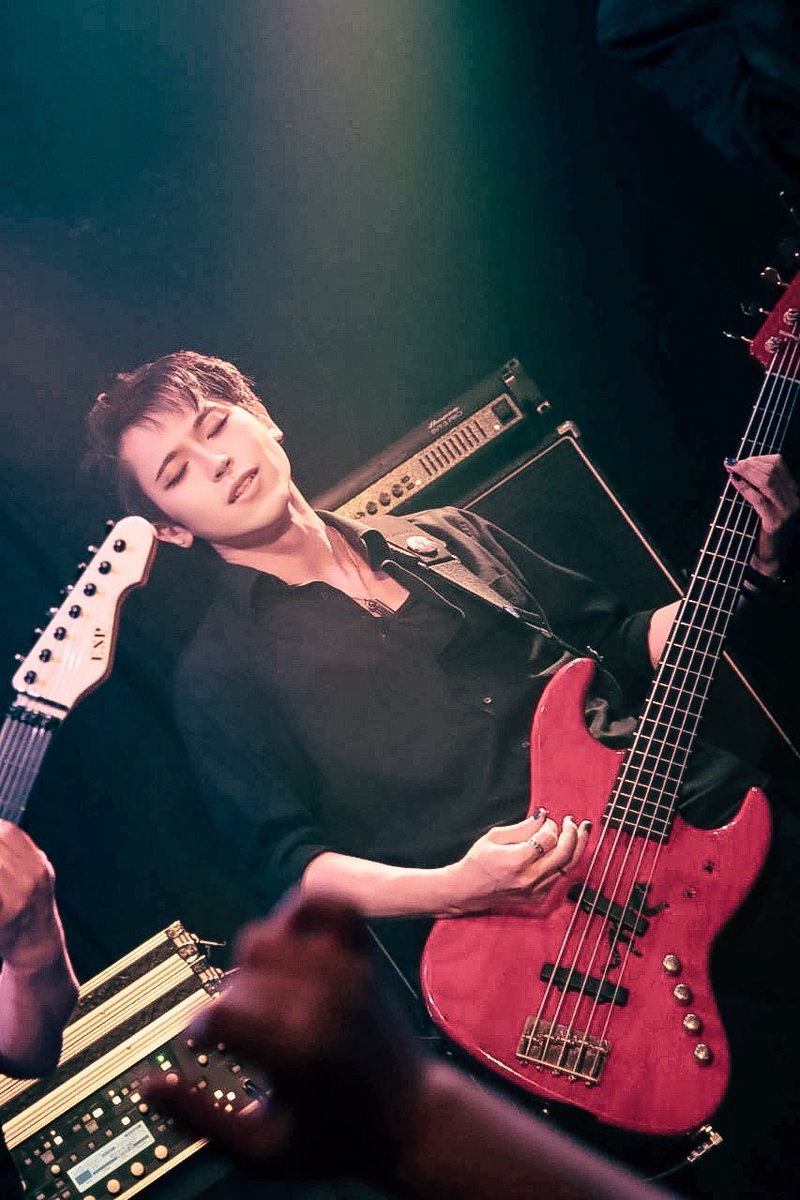 aibara_official's tweet photo. ◤◢◤LIVE PHOTO◢◤◢

－YUSUKE Ver.－
@bass_Ysk

2026.6.27
『哀薔薇～妄想癖～』

 #哀哭バラクーダ
 #アイバラ
 #札幌 https://t.co/FqVUmVLxn1