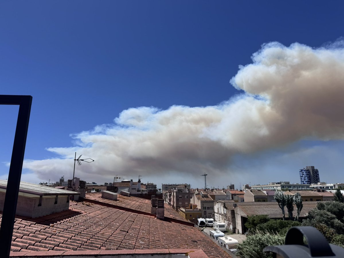 Circill's tweet photo. Cremen Les Gavarres
@bomberscat @tvcostabrava #LaBisbal #Calonge #BaixEmporda #IF #Incendi https://t.co/rdCAmxaJZF