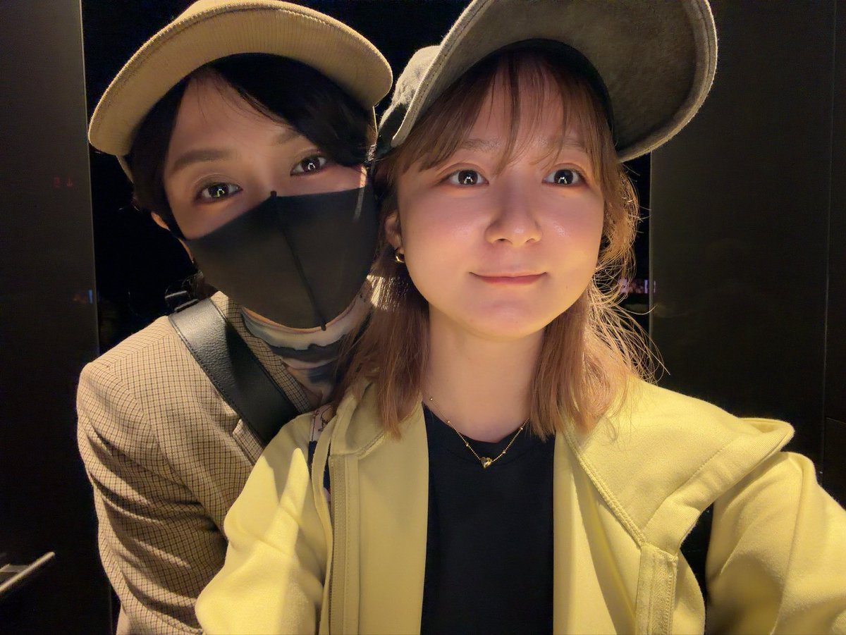 minami_tsuda3's tweet photo. わっちゃんとライブお疲れさまケーキ食べいったよ〜同室同室🙏　#ウマ娘　#ウマ娘7th東京D1 https://t.co/4k8yKk6qoq