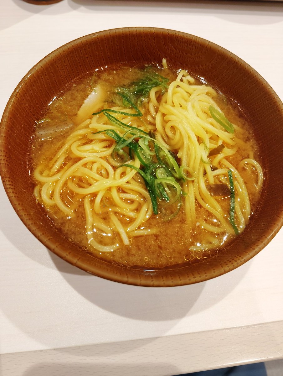sei01071's tweet photo. すき家では、ラーメンも食べれる牛丼屋です、中々美味しです消費税込は嬉しい
@Nachika
#Nachika https://t.co/7jidKDQocb