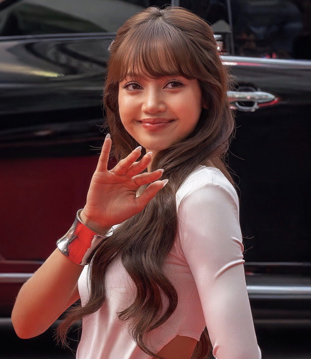 pinksview's tweet photo. she is so beautiful. https://t.co/Uw9Re7fxol