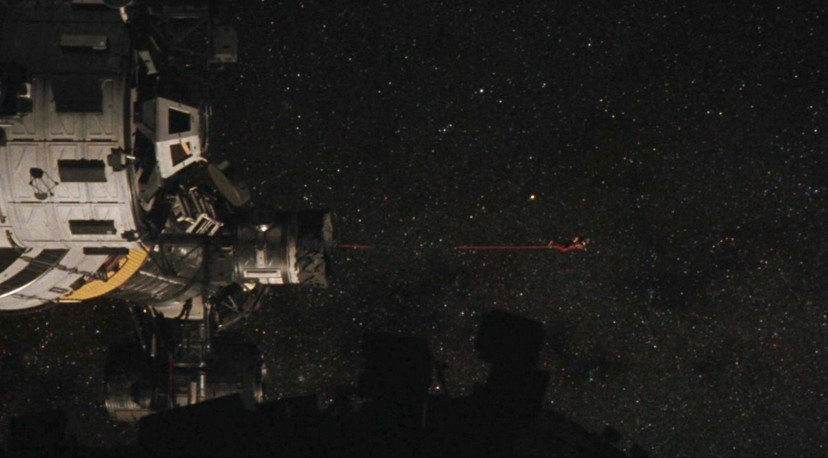 madnesspalace's tweet photo. petrova line yes but also the tethers to space suit are red so when grace jumps in open space to get to blip-a it literally looks like a red thread connects them?? and his present to rocky is wrapped with red ribbon?? invisible red thread symbolism is EVERYWHERE
#projecthailmary https://t.co/GAhz9IRkxF