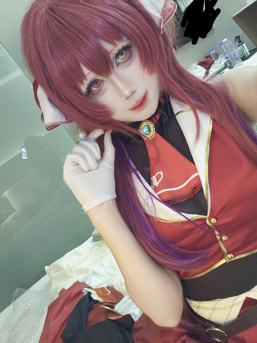 xiaoxi87798958's tweet photo. 一下子就顶到了呢哦哦哦～🩷
#cosplay
#vtbuer
#hololive https://t.co/kbemO1kaoT
