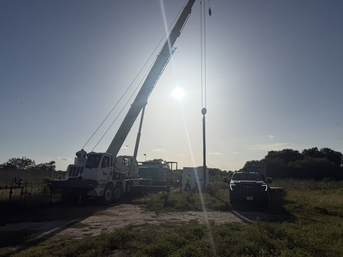 nickzilllla's tweet photo. Delivered another generator, transformer, and mining container to my flare site. I plan to converting the spare container to AI compute. Will start at 1 8gpu rack and scale from there if I can justify it. #soveriegnAI #Texassun https://t.co/n0CKITX41O