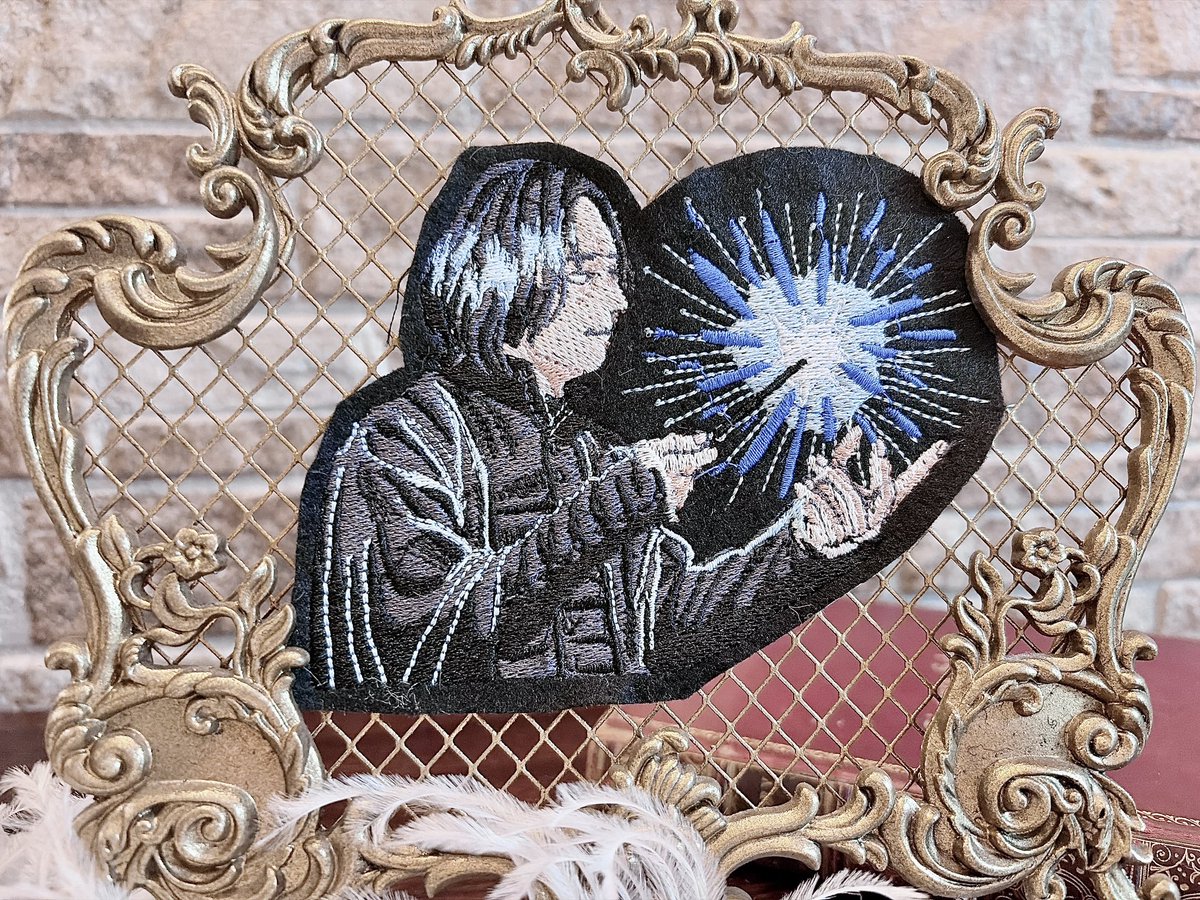 Cherimo41290's tweet photo. ハリーポッターの　#セブルス・スネイプ
先生の刺繍ブローチを作りました.𖥔 ݁ ˖𓂃.☘︎ ݁˖

スネイプ先生は生涯の推しです。

#ハリーポッター
#HarryPotter https://t.co/5MmyYTkSjL