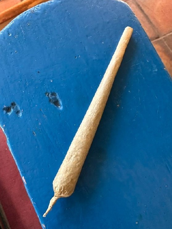 Legend_that_guy's tweet photo. Gore randakazosiya mbanje ndiripa Chivhu apo ndakasunga 1 chishort billa bong danda ndikati rega ndirove hangu ndichidarika nemugrave yard umu ndakananga shops ndakazongoerekana ndakutorova conver tikazoparadzana ndakunotenga madry mouth nemari yehupfu kwakuzofunga kuti ndiri 1 https://t.co/dXDrRutGp0