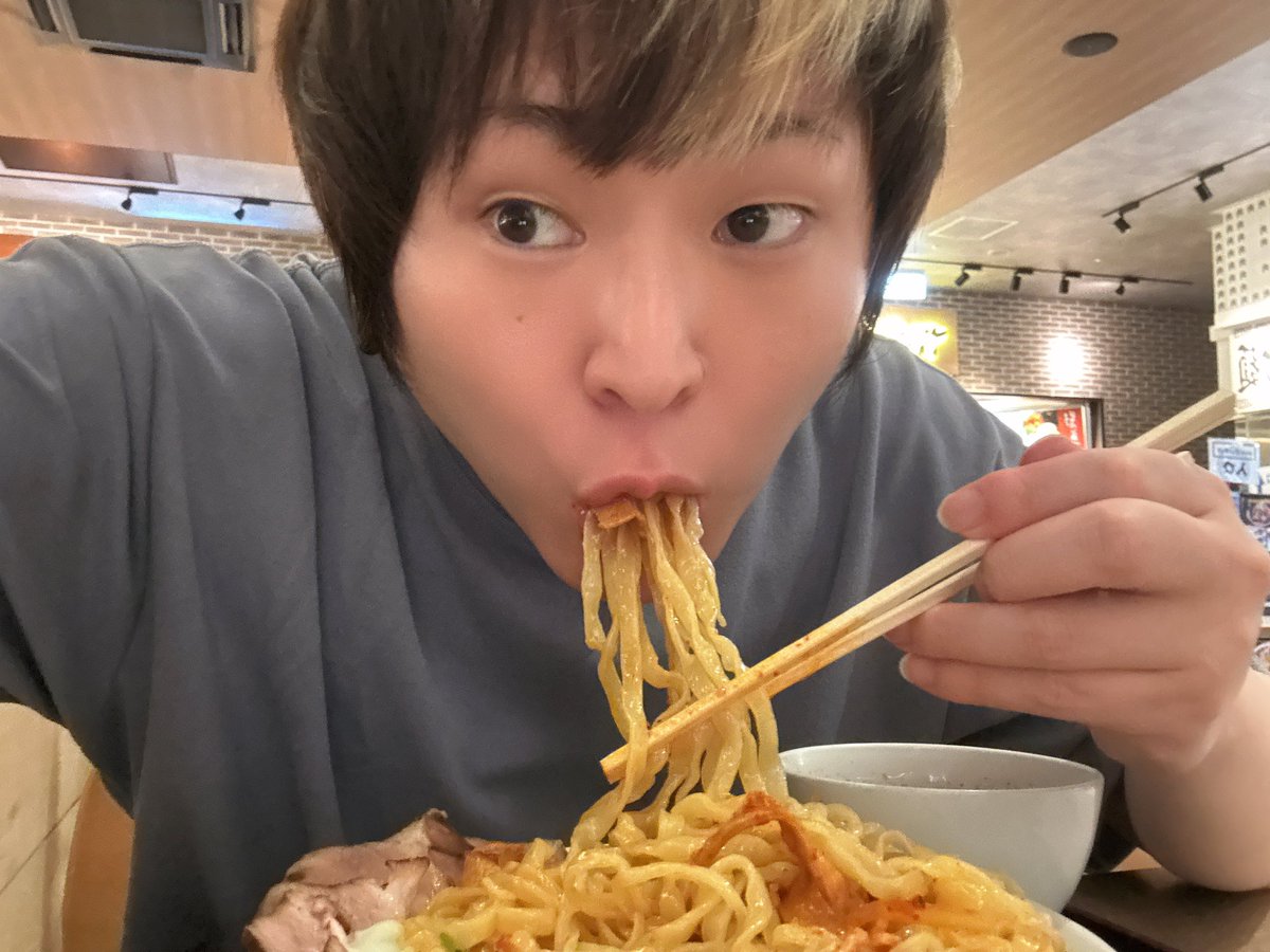 SwU_Twitte's tweet photo. 肉チャージ🍖🥩🥓

#肉そばけいすけ の #肉盛り辛味つけ麺 🍜

今回は味玉を温玉にしてみた🤣笑
辛味成分がだいぶ柔らかくなったかな？？

兎に角美味しい😋

#ららぽーと海老名 
#オススメつけ麺 https://t.co/3JS3f8r6tN
