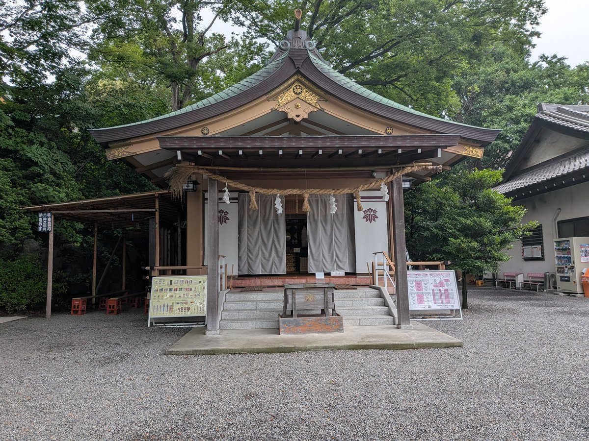 wf6k8e's tweet photo. 本日は健康祈願で白旗神社にお参り来ました(*´ω｀*)
白旗神社は源義経を祀っているとの事、弁慶も一緒にいます(*´ω｀*)
どちらかというと必勝祈願の神社みたいですが、神様は万能なのできっと大丈夫🌸願いは届きます🌸 https://t.co/0kUIldObbE