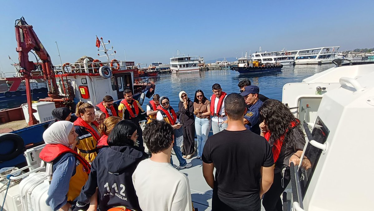 sahilguvkom's tweet photo. "Acil Durumlarda Türk Arama Kurtarma Bölgesi İçerisinde Tıbbi Tahliye Faaliyetlerinin Yürütülmesine İlişkin İşbirliği Protokolü” kapsamında 112 Acil Sağlık Personelinin katılımıyla eğitim faaliyetlerimize devam ediyoruz.
 
📍İstanbul

#SahilGüvenlik
#CoastGuard https://t.co/sVL4oe9yHm