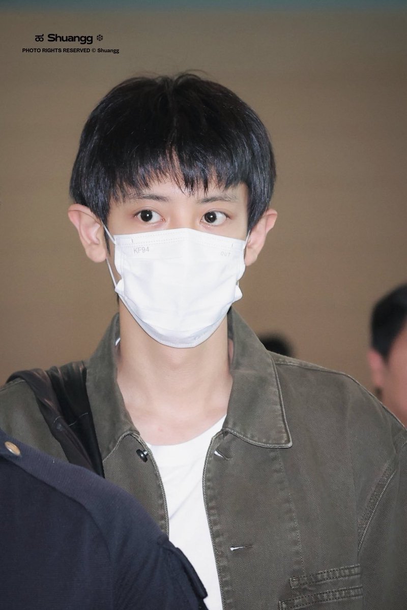mechocola's tweet photo. ทำไมผมหน้าม้าพี่ชานยอลดูแหว่งๆละ หรือว่าคือแฟชั่นนะ แต่ดูเด็กมาก เหมือนเพิ่งเดบิ้ว https://t.co/LUNdWlAb7Y