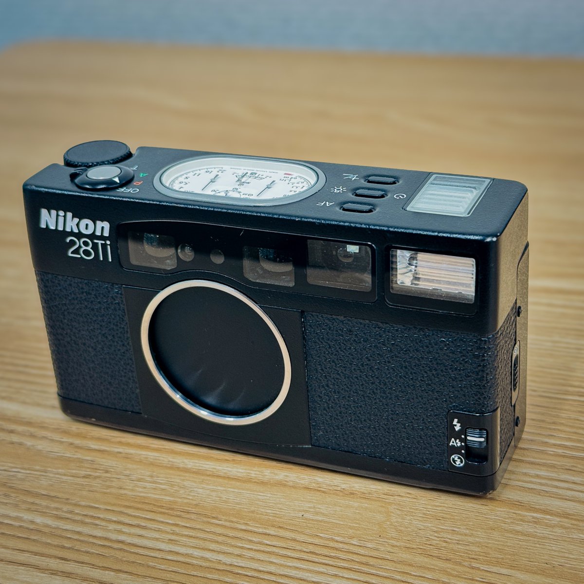 📷 Great Camera Available. Nikon 28Ti A premium titanium-bodied